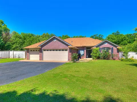 7705 Dripping Springs Ln, Oklahoma City, OK 73150