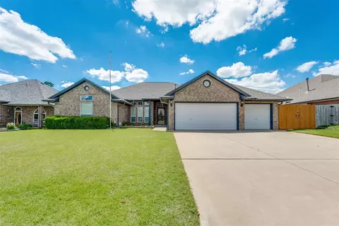 2013 Goldenrod Ln, Midwest City, OK 73130