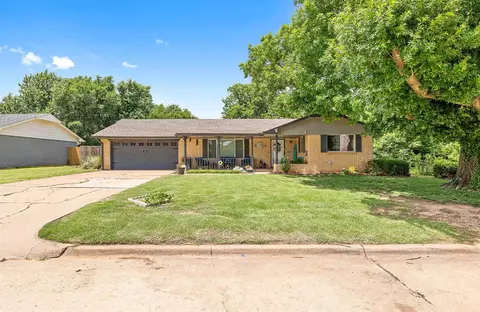 1602 Fedderson Dr, El Reno, OK 73036