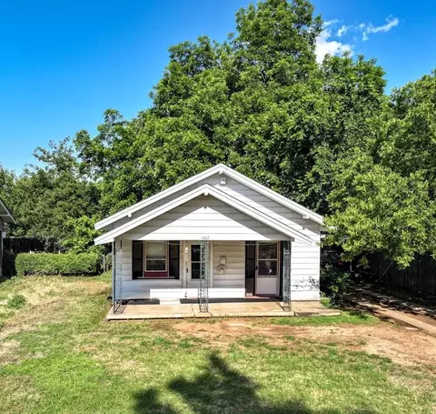 1407 S 9th St, Chickasha, OK 73018
