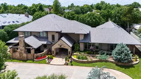 7000 Nichols Rd, Nichols Hills, OK 73116