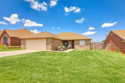 311 Ridgecrest Dr, Elk City, OK 73644