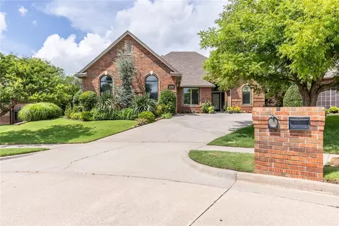 3201 Pinehurst Dr, Norman, OK 73072