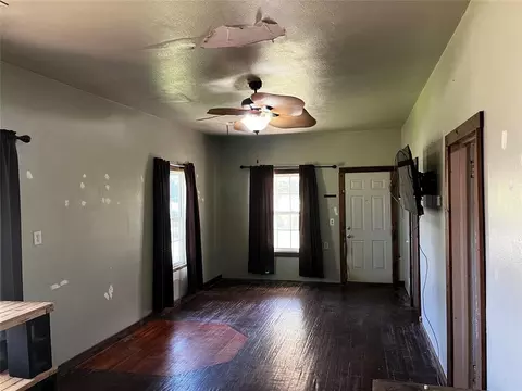 Living - 305 N Reimer St, Corn, OK 73024 photo 3 of 4
