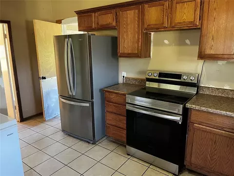 Kitchen - 305 N Reimer St, Corn, OK 73024 photo 2 of 4