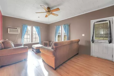 209 E 3rd St, Erick, OK 73645 photo 4