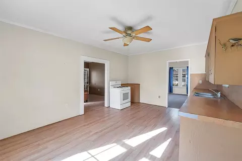 209 E 3rd St, Erick, OK 73645 photo 8