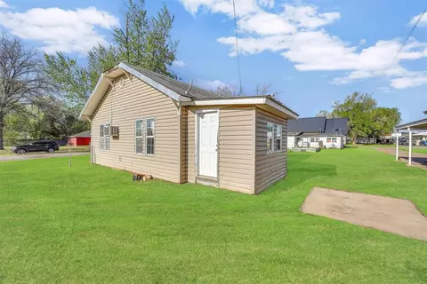 209 E 3rd St, Erick, OK 73645 photo 16