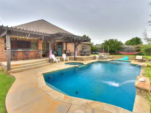 320 Summit Bnd, Norman, OK 73071 photo 2