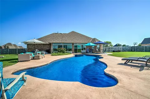 2675 Amanda Ct NE, Piedmont, OK 73078