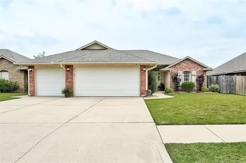 4236 Notting Hill Dr, Moore, OK 73160