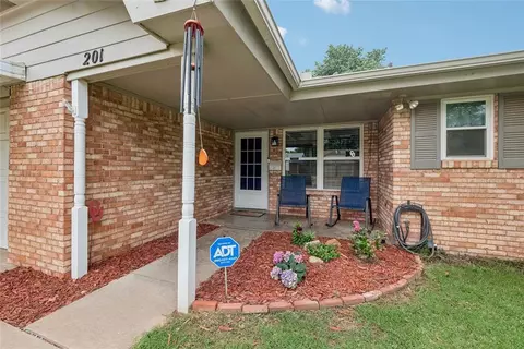 201 Vine St, Yukon, OK 73099