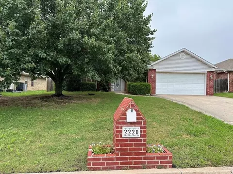 2220 Gray Dove Dr, Shawnee, OK 74804