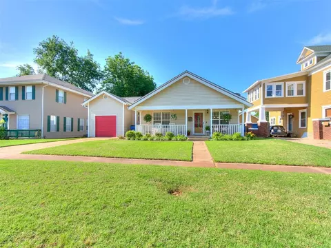 913 E Harrison Ave, Guthrie, OK 73044 photo 3