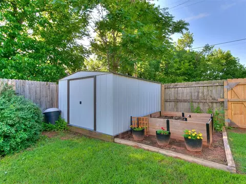 913 E Harrison Ave, Guthrie, OK 73044 photo 8