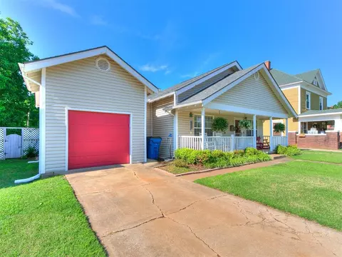 913 E Harrison Ave, Guthrie, OK 73044 photo 4
