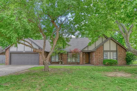 3720 Brookhollow Dr, Norman, OK 73072