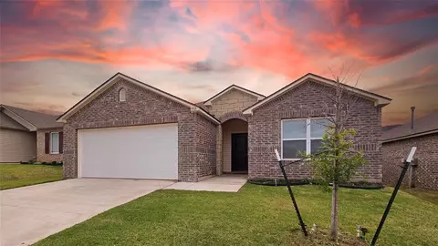 9513 Laredo Ln, Yukon, OK 73099