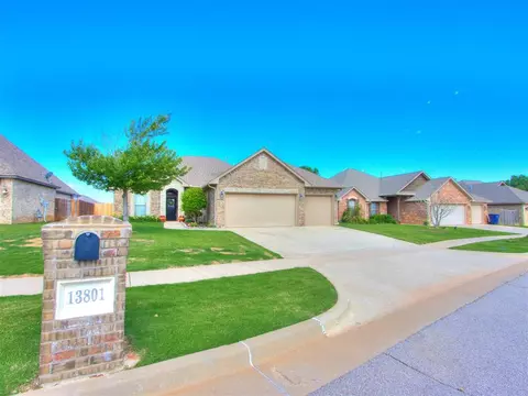 13801 Savannah River Way, Yukon, OK 73099