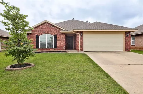 4218 Syracuse St, Moore, OK 73160