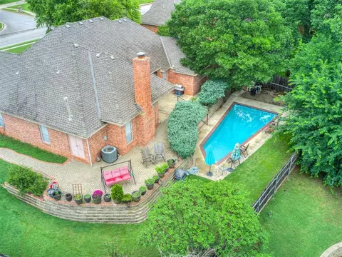 2500 Huntwick Dr, Edmond, OK 73034