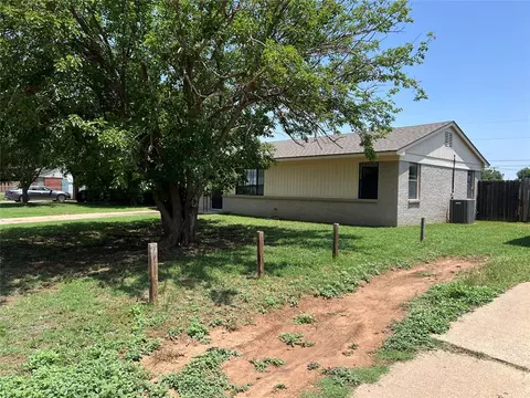 1012 Box St, Altus, OK 73521 photo 3