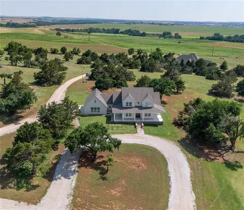 8 Brock Cir, Weatherford, OK 73096