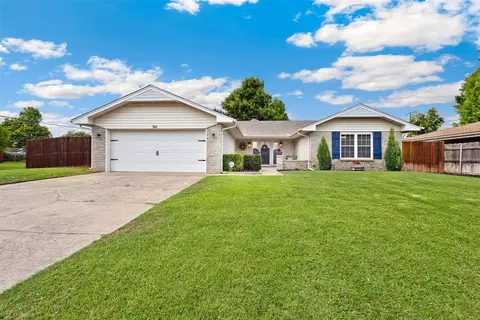 511 Queensboro Pl, Yukon, OK 73099