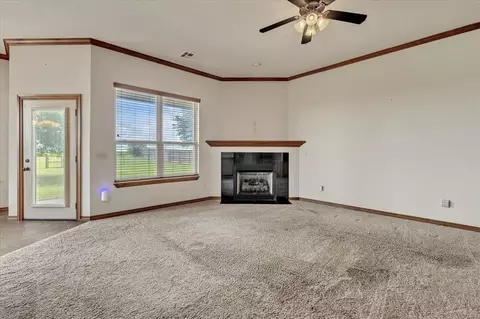 104 Southpointe Ave, Tuttle, OK 73089 photo 4