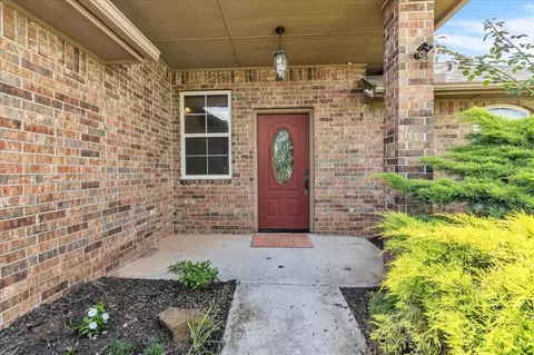104 Southpointe Ave, Tuttle, OK 73089 photo 2