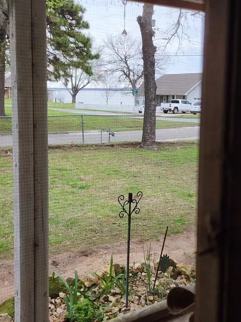 310 Mcgee St, Eufaula, OK 74432 photo 2
