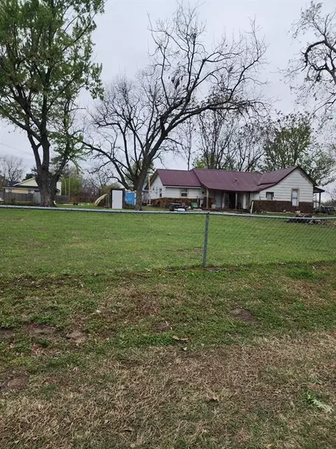 310 Mcgee St, Eufaula, OK 74432 photo 3