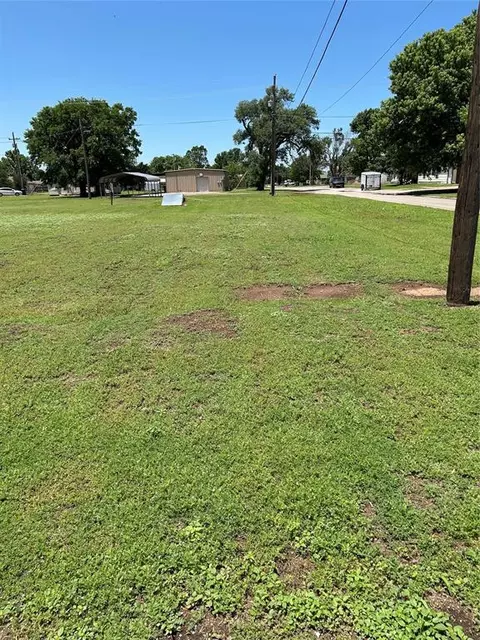 122 N 10th St, Thomas, OK 73669 photo 2