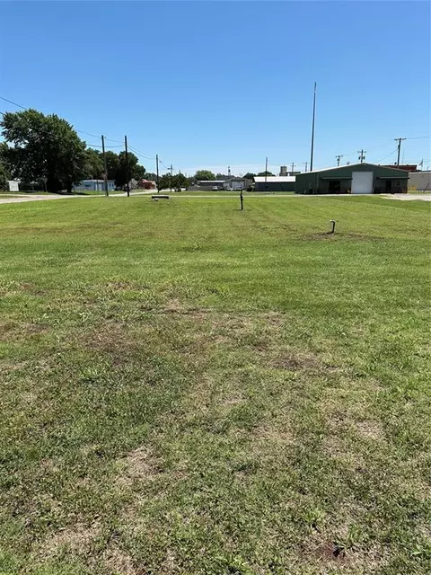 122 N 10th St, Thomas, OK 73669