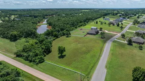 9220 Bear Creek Rd, Guthrie, OK 73044