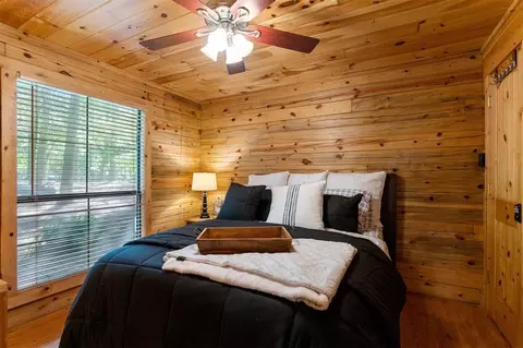 Bedroom - 185 Marlin Dr, Broken Bow, OK 74728 photo 1 of 10