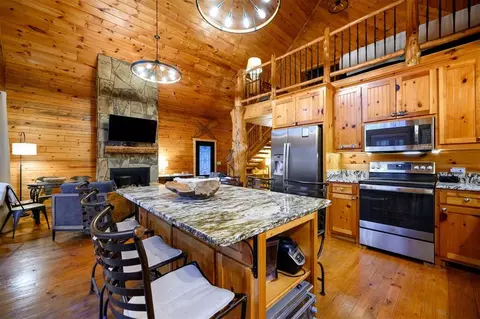 Kitchen - 185 Marlin Dr, Broken Bow, OK 74728 photo 2 of 4