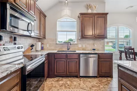 908 Carol Ann Pl, Moore, OK 73160 photo 11