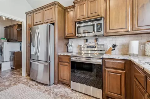 908 Carol Ann Pl, Moore, OK 73160 photo 13