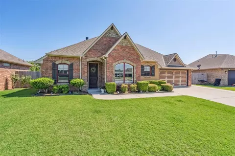 908 Carol Ann Pl, Moore, OK 73160 photo 2