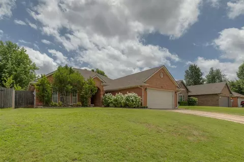 1832 Chelsea Dr, Edmond, OK 73013