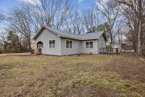305 E Laurel St, Hugo, OK 74743 photo 1