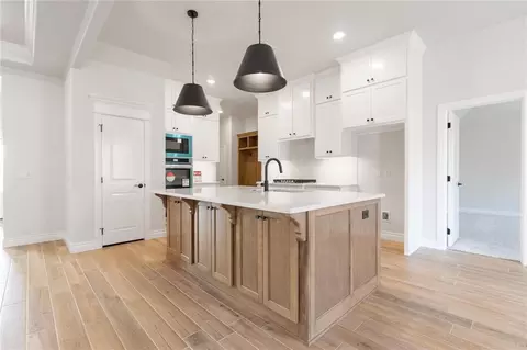 5716 Lantana Ln, Edmond, OK 73034