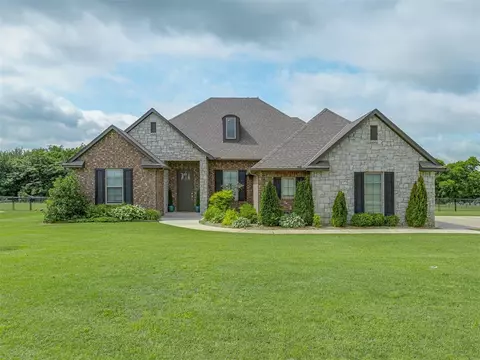 10043 Lacewood Dr, Edmond, OK 73025