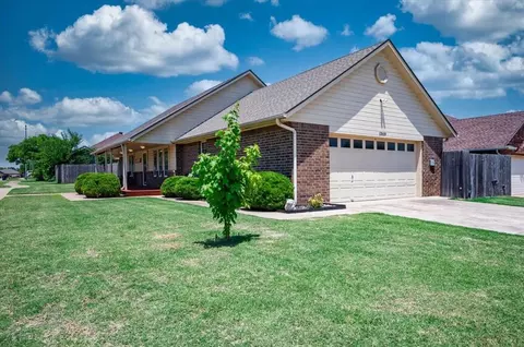 12529 SW 15th Ter, Yukon, OK 73099