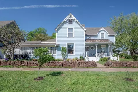 201 W 8th St, Chandler, OK 74834