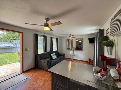 Living - 410052 E 1103 Rd, Checotah, OK 74426 photo 2 of 3
