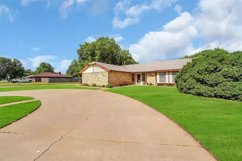 1001 Mac Dr, Elk City, OK 73644