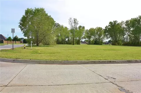 106 Landmark Dr, Yukon, OK 73099