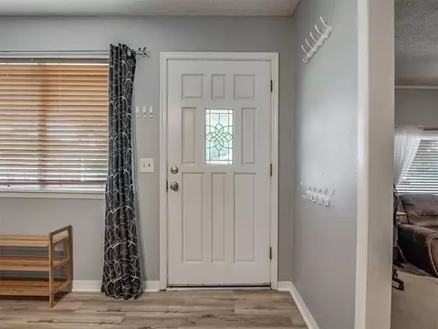 1147 Elmhurst St, Moore, OK 73160 photo 4
